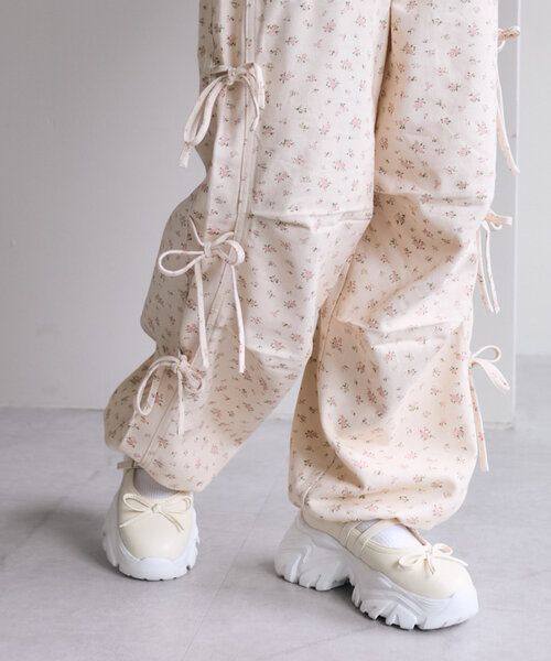 w closet（ダブルクローゼット）の「リボン厚底シューズ（スニーカー・レディース・シルバー系その他/アイボリー/ブラック・LARGE/SMALL/MEDIUM）」の7枚目の写真