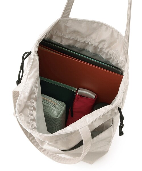 SHOO・LA・RUE（シューラルー）の「◆シーズンレスで使える シャイニー巾着トートバッグ（トートバッグ・レディース・ブラック/カーキ/シルバー・00）」の15枚目の写真