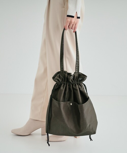 SHOO・LA・RUE（シューラルー）の「◆シーズンレスで使える シャイニー巾着トートバッグ（トートバッグ・レディース・ブラック/カーキ/シルバー・00）」の21枚目の写真