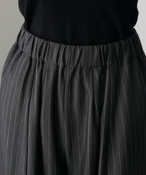 forksy.(フォルクシー)の「【forksy.】ツイルストライプカーブパンツ(スラックス・レディース・グレー/ブラック/ネイビー・FREE)」の4枚目の写真