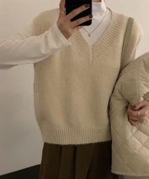 Vネックノースリーブニットベスト
