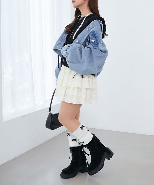 MAJESTIC LEGON（マジェスティックレゴン）の「【WEB限定アイテム】ダブルリボンレースアップブーツ（ブーツ・レディース・ブラック・LARGE/MEDIUM/SMALL）」の2枚目の写真