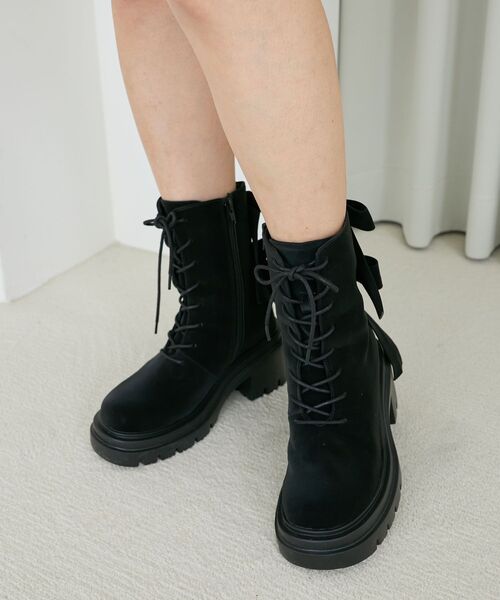 MAJESTIC LEGON（マジェスティックレゴン）の「【WEB限定アイテム】ダブルリボンレースアップブーツ（ブーツ・レディース・ブラック・LARGE/MEDIUM/SMALL）」の3枚目の写真