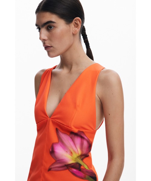 Desigual（デシグアル）の「花柄コーラルリリー プランジトップス（シャツ/ブラウス・レディース・オレンジ・XL/L/M/S/XS）」の6枚目の写真