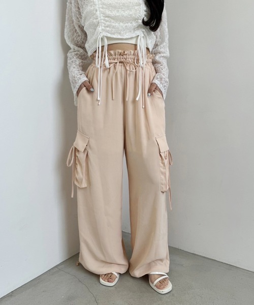 one after another NICE CLAUP(ワンアフターアナザーナイスクラップ)の「リボン付きカーゴパンツ(カーゴパンツ・レディース・オフホワイト/ピンク/スミクロ・FREE)」の3枚目の写真