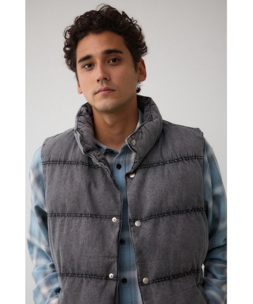 AZUL by moussy（アズールバイマウジー）の「ヴィンテージ中綿ベスト（ダウンベスト・メンズ・ブルー/ブラック・MEDIUM/LARGE）」の3枚目の写真
