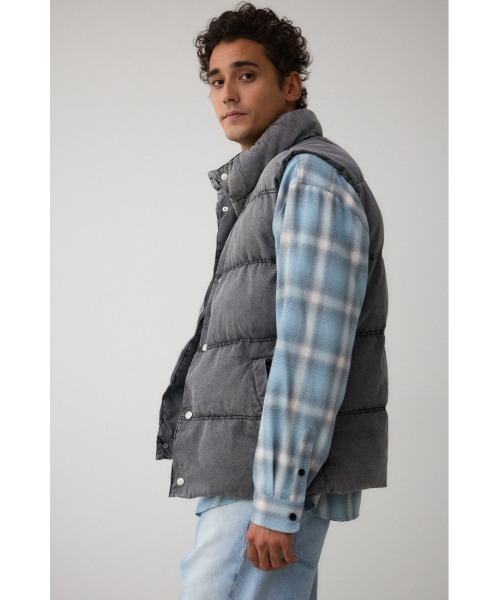 AZUL by moussy（アズールバイマウジー）の「ヴィンテージ中綿ベスト（ダウンベスト・メンズ・ブルー/ブラック・MEDIUM/LARGE）」の4枚目の写真