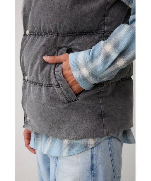 AZUL by moussy（アズールバイマウジー）の「ヴィンテージ中綿ベスト（ダウンベスト・メンズ・ブルー/ブラック・MEDIUM/LARGE）」の11枚目の写真