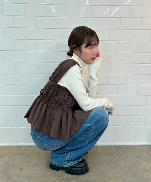 DISCOAT(ディスコート)の「【umm.】ギャザーリボン使いノースリ(シャツ/ブラウス・レディース・サックスブルー/ブラック/オフホワイト/ブラウン・FREE)」の9枚目の写真