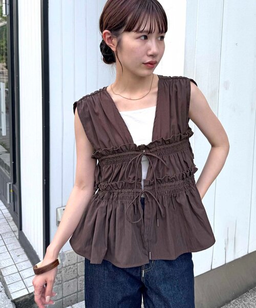 DISCOAT(ディスコート)の「【umm.】ギャザーリボン使いノースリ(シャツ/ブラウス・レディース・サックスブルー/ブラック/オフホワイト/ブラウン・FREE)」の19枚目の写真