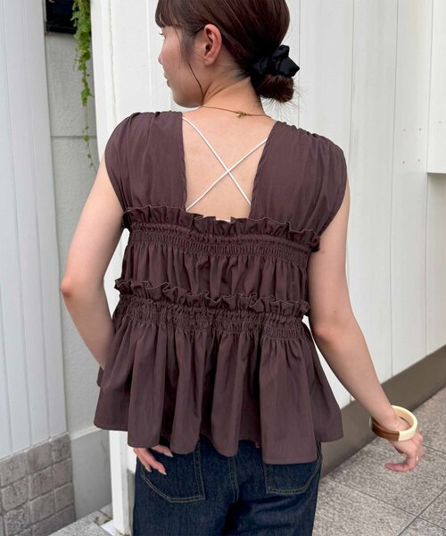 DISCOAT(ディスコート)の「【umm.】ギャザーリボン使いノースリ(シャツ/ブラウス・レディース・サックスブルー/ブラック/オフホワイト/ブラウン・FREE)」の22枚目の写真