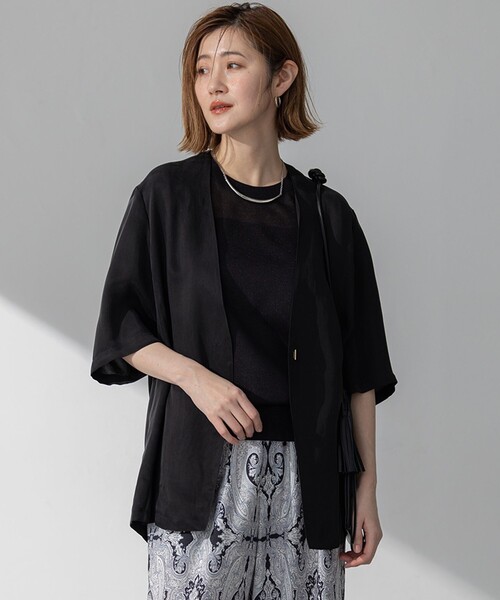 23区 L(ニジュウサンクオオキイサイズ)の「【接触冷感性/洗える】フィブリルツイル ハーフスリーブ ジャケット(ノーカラージャケット・レディース・ブラック系/ベージュ系/ダークブラウン系・46/44/48)」の2枚目の写真