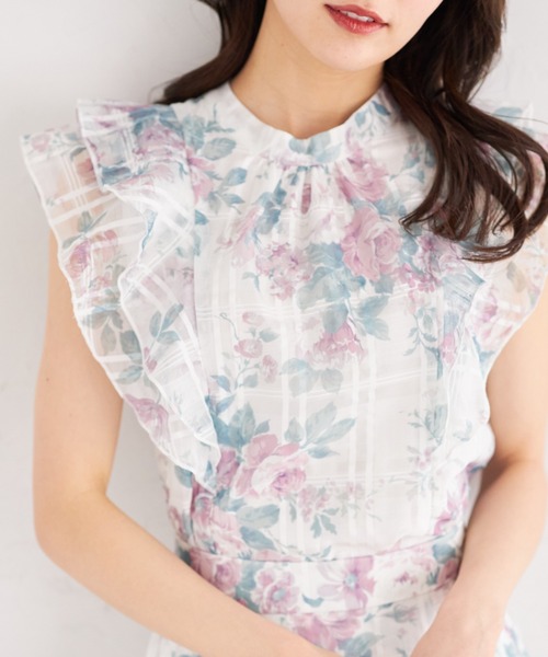 tocco closet(トッコ クローゼット)の「ガーデンローズプリントシアーチェックフリルブラウス(シャツ/ブラウス・レディース・ブルー/ピンク・M)」の1枚目の写真