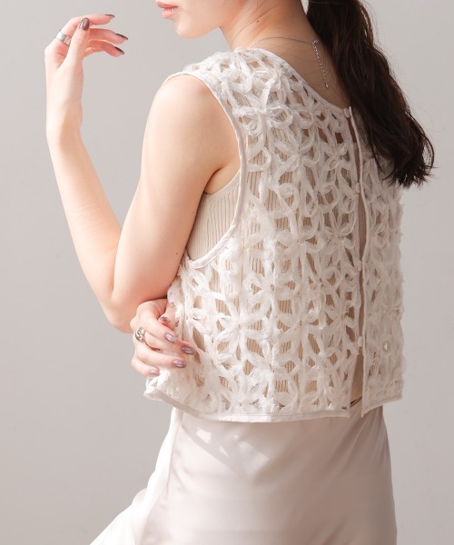 Bab(バブ)の「前後2WAYフラワーレースベスト(ベスト・レディース・アイボリー/ブラック/ベージュ・M)」の15枚目の写真