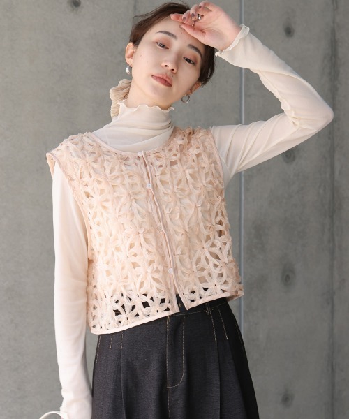 Bab(バブ)の「前後2WAYフラワーレースベスト(ベスト・レディース・アイボリー/ブラック/ベージュ・M)」の16枚目の写真