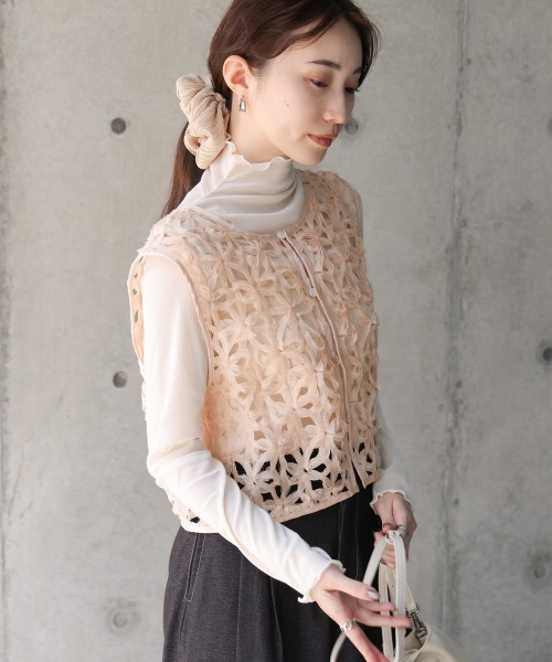 Bab(バブ)の「前後2WAYフラワーレースベスト(ベスト・レディース・アイボリー/ブラック/ベージュ・M)」の21枚目の写真
