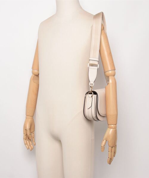 MICHAEL KORS(マイケルコース)の「MICHAEL KORS Mila Medium Leather Messenger Bag マイケルコース ミリア ミディアム レザーメッセンジャーバッグ(ショルダーバッグ・レディース・ベージュ・FREE)」の12枚目の写真