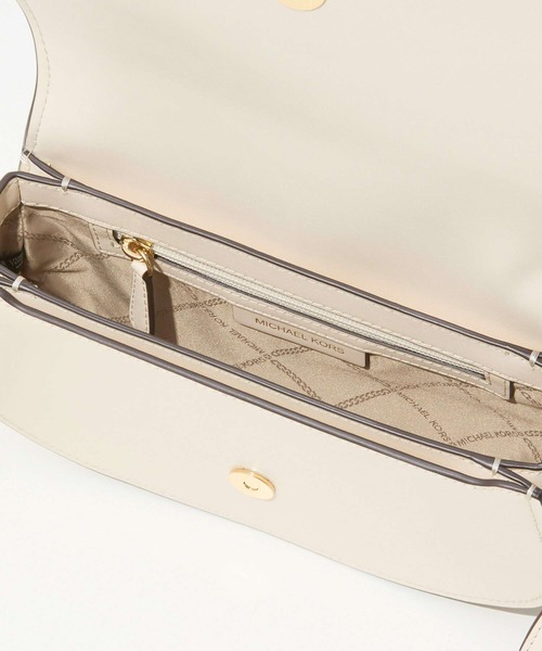MICHAEL KORS(マイケルコース)の「MICHAEL KORS Mila Medium Leather Messenger Bag マイケルコース ミリア ミディアム レザーメッセンジャーバッグ(ショルダーバッグ・レディース・ベージュ・FREE)」の8枚目の写真