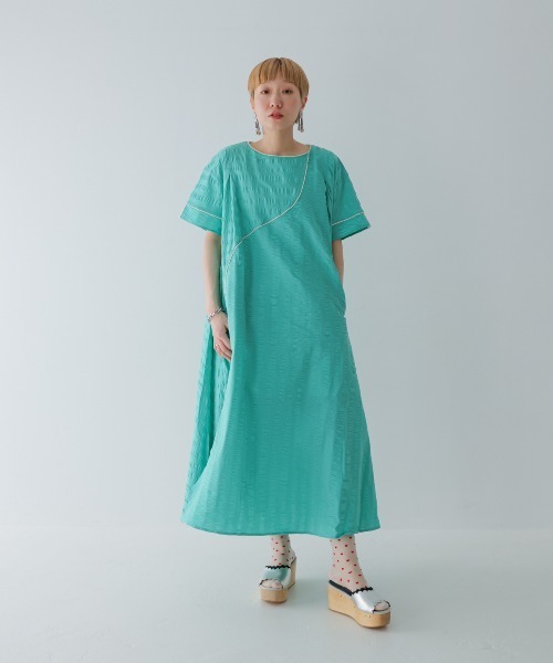 unica(ユニカ)の「ウェーブ調スリットスリーブワンピース ladies(ワンピース・レディース・レッド/グリーン/ブラック・F)」の9枚目の写真