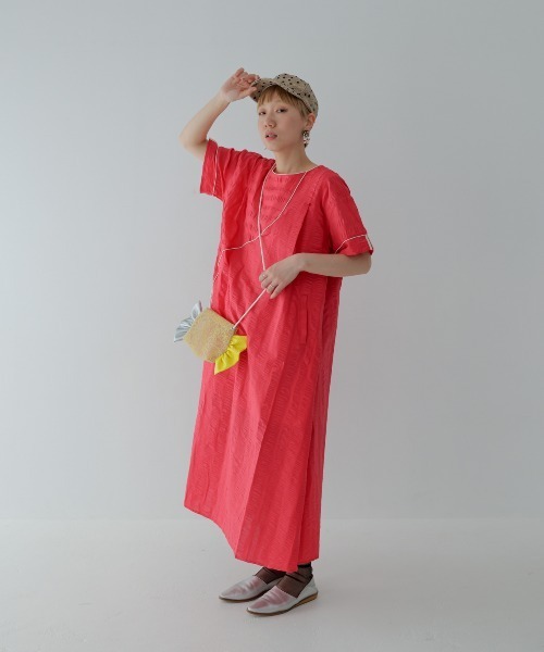 unica(ユニカ)の「ウェーブ調スリットスリーブワンピース ladies(ワンピース・レディース・レッド/グリーン/ブラック・F)」の10枚目の写真