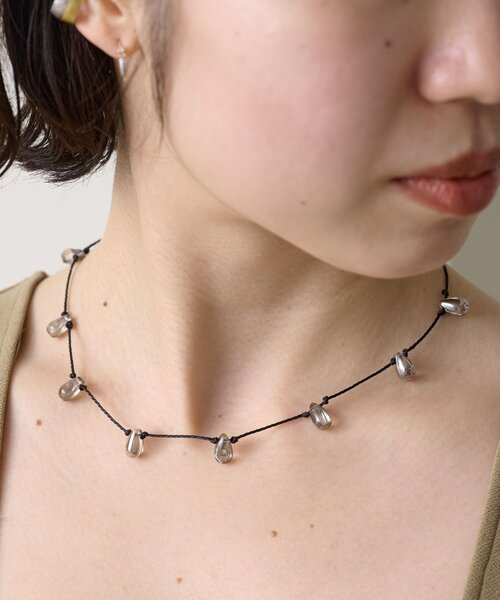 Omekashi（オメカシ）の「ミニストーンチョーカー（ネックレス・レディース・ホワイト/ブラック・ONE SIZE）」の2枚目の写真