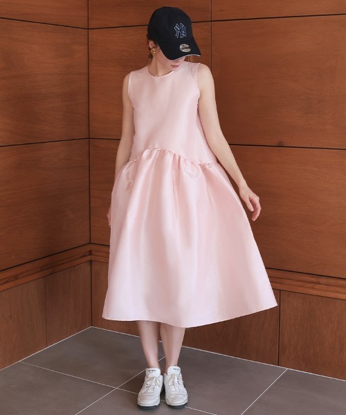 pufe(ピュフェ)の「【シリーズ累計販売数1万枚!】【pufe】シャイニーフレアワンピース ワンピース 低身長 マタニティ ノースリーブ フレア フリル ティアード ボリューム 体型カバー(ワンピース・レディース・ブラック/ライトブルー/ホワイト/ライトピンク/ネイビー・ONE)」の5枚目の写真