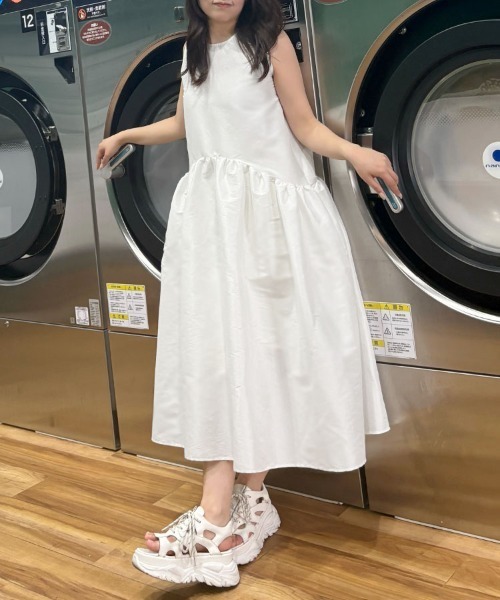 sono様 ワンピース 1白 シャイニーフレアワンピース（ワンピース）｜DONOBAN（ドノバン）の