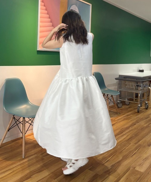 のんの 24CM 白 シャイニーフレアワンピース（ワンピース）｜DONOBAN（ドノバン）の
