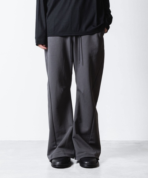 ATTACHMENT（アタッチメント）の「コットン ストレッチテリー 3Dワイドトラウザーズ / CO STRECH TERRY 3D WIDE TROUSERS（スウェットパンツ・メンズ・ブラック/ライトグレー/ダークグレー・3/2/1）」の3枚目の写真