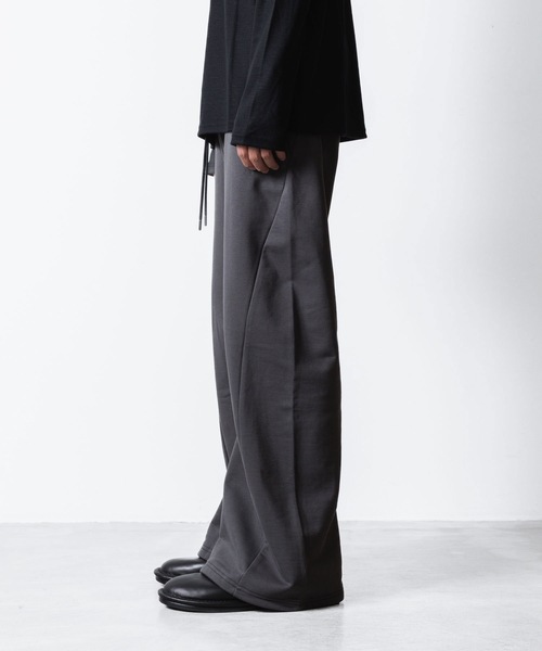 ATTACHMENT（アタッチメント）の「コットン ストレッチテリー 3Dワイドトラウザーズ / CO STRECH TERRY 3D WIDE TROUSERS（スウェットパンツ・メンズ・ブラック/ライトグレー/ダークグレー・3/2/1）」の7枚目の写真