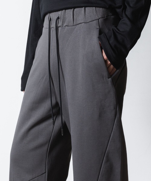 ATTACHMENT（アタッチメント）の「コットン ストレッチテリー 3Dワイドトラウザーズ / CO STRECH TERRY 3D WIDE TROUSERS（スウェットパンツ・メンズ・ブラック/ライトグレー/ダークグレー・3/2/1）」の9枚目の写真