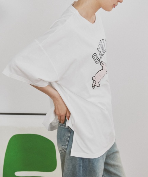 MERLOT（メルロー）の「うさぎ相良刺繍Tシャツ（Tシャツ/カットソー・レディース・ホワイト/チャコールグレー・FREE）」の4枚目の写真