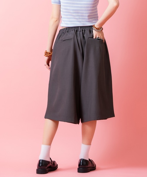 a.p.o.v.(エーピーオービー)の「a.p.o.v. スーパーワイド2タックスラックスハーフパンツ(スラックス・メンズ・グレー/ブラック・ONESIZE)」の4枚目の写真