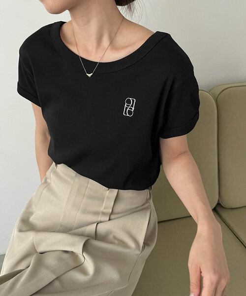 カプリシュレマージュ 黒 ラウンドスリーブTシャツ デイリー使いに◎】ラウンドスリーブTシャツ（Tシャツ