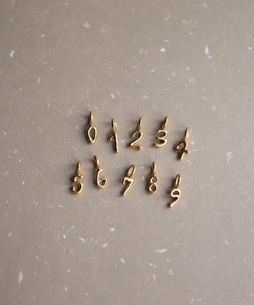 TEN.（テン）の「18KGP ドローイングナンバーチャーム（チャーム・レディース・ゴールド・7/3/2/1/0/4/5/6/8/9）」の22枚目の写真