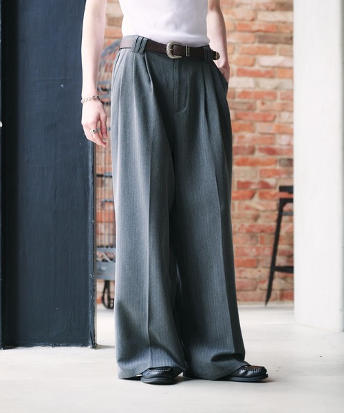 Adoon plain（アドーンプレーン）の「3-TUCK HERRINGBONE WIDE SLACKS / 3タックヘリンボーンワイドバギースラックス（スラックス・メンズ・チャコールグレー/ブラック・SMALL/MEDIUM/LARGE）」の18枚目の写真