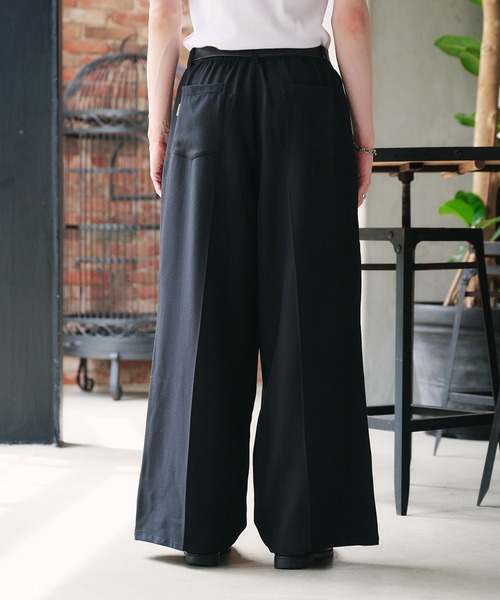 Adoon plain（アドーンプレーン）の「3-TUCK HERRINGBONE WIDE SLACKS / 3タックヘリンボーンワイドバギースラックス（スラックス・メンズ・チャコールグレー/ブラック・SMALL/MEDIUM/LARGE）」の11枚目の写真