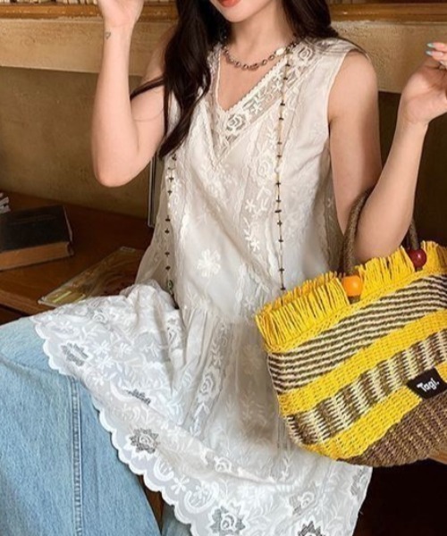gossip!ロサンゼルス(ゴシップロサンゼルス)の「清楚レースデザイン!Vネック総レース切替プリーツアシンメトリーレイヤードノースリーブチュニック(ワンピース・レディース・ホワイト・FREE)」の21枚目の写真