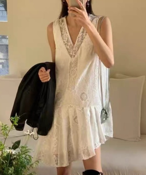 gossip!ロサンゼルス(ゴシップロサンゼルス)の「清楚レースデザイン!Vネック総レース切替プリーツアシンメトリーレイヤードノースリーブチュニック(ワンピース・レディース・ホワイト・FREE)」の19枚目の写真