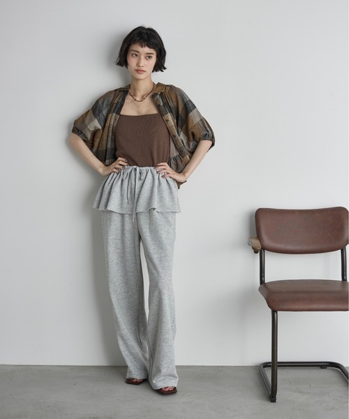 THE YOn(ザヨン)の「フリルベルト付きスウェットイージーパンツ(スウェットパンツ・レディース・グレー/ピンク/カーキブラウン・FREE)」の11枚目の写真
