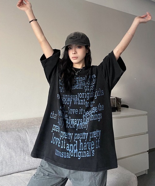 [ ] ロゴグラフィックプリントTシャツ ★大人気★ セール】ビッグタイポグラフィプリントTシャツ（Tシャツ