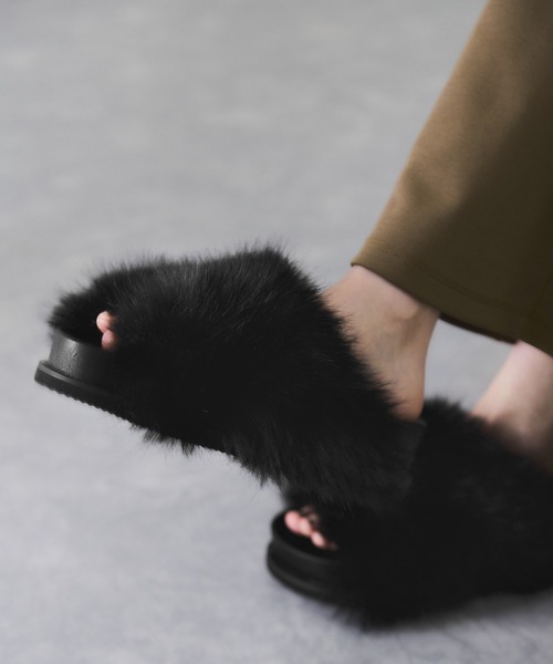 ADAM ET ROPE'（アダムエロペ）の「ボリュームファーサンダル（サンダル・レディース・ダークブラウン/ブラック・36/37/38）」の15枚目の写真