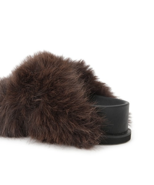 ADAM ET ROPE'（アダムエロペ）の「ボリュームファーサンダル（サンダル・レディース・ダークブラウン/ブラック・36/37/38）」の9枚目の写真