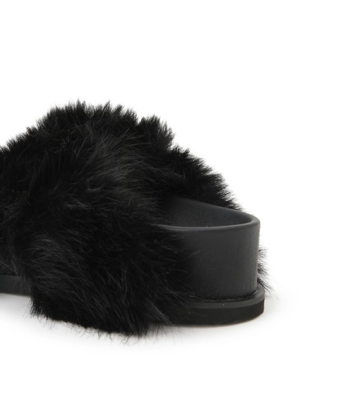 ADAM ET ROPE'（アダムエロペ）の「ボリュームファーサンダル（サンダル・レディース・ダークブラウン/ブラック・36/37/38）」の5枚目の写真