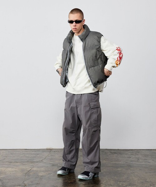 BEAMS（ビームス）の「ワイドフィット フェード ダウンベスト（ベスト・メンズ・グレー/オリーブ・XL/L/M/S）」の3枚目の写真