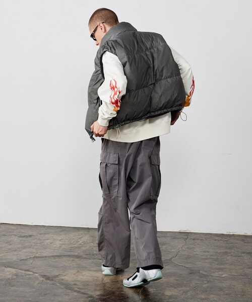 BEAMS（ビームス）の「ワイドフィット フェード ダウンベスト（ベスト・メンズ・グレー/オリーブ・XL/L/M/S）」の4枚目の写真