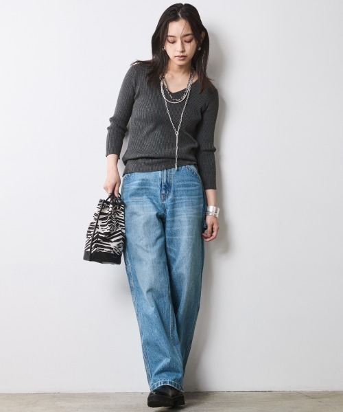 CHIC STYLE(シックスタイル)の「7分袖Vネックニットプルオーバー<大きいサイズ有>シックスタイル(ニット/セーター・レディース・グリーン系/ブラック/チャコールグレー・3L/L/LL/M/5L/4L)」の8枚目の写真