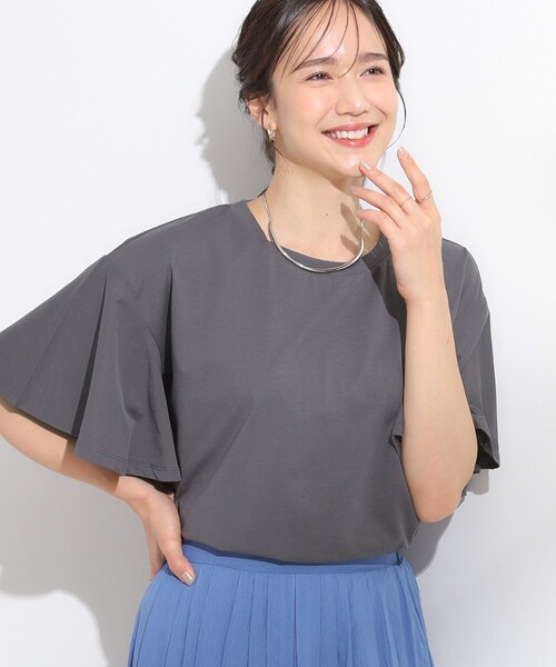 DRESKIP（ドレスキップ）の「【S-LL/ひんやり/二の腕カバー】華やかさをプラスする お袖フリルTシャツ（Tシャツ/カットソー・レディース・ベージュ系その他3/チャコールグレー/オフホワイト/ブラック系/ホワイト系7/グリーン系その他5・01/04/03/02）」の4枚目の写真