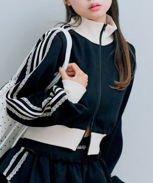 OLIVE des OLIVE（オリーブデオリーブ）の「ショートトラックジャケット（ジャージ・レディース・トップグレー/サックスブルー/ブラック・FREE）」の2枚目の写真