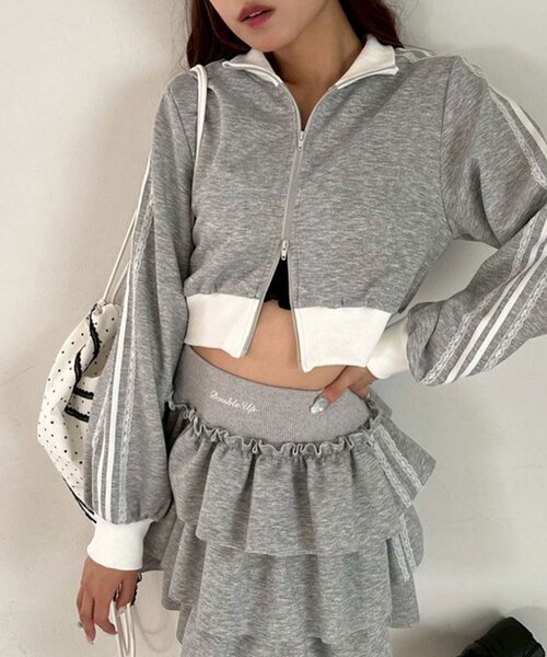 OLIVE des OLIVE（オリーブデオリーブ）の「ショートトラックジャケット（ジャージ・レディース・トップグレー/サックスブルー/ブラック・FREE）」の3枚目の写真